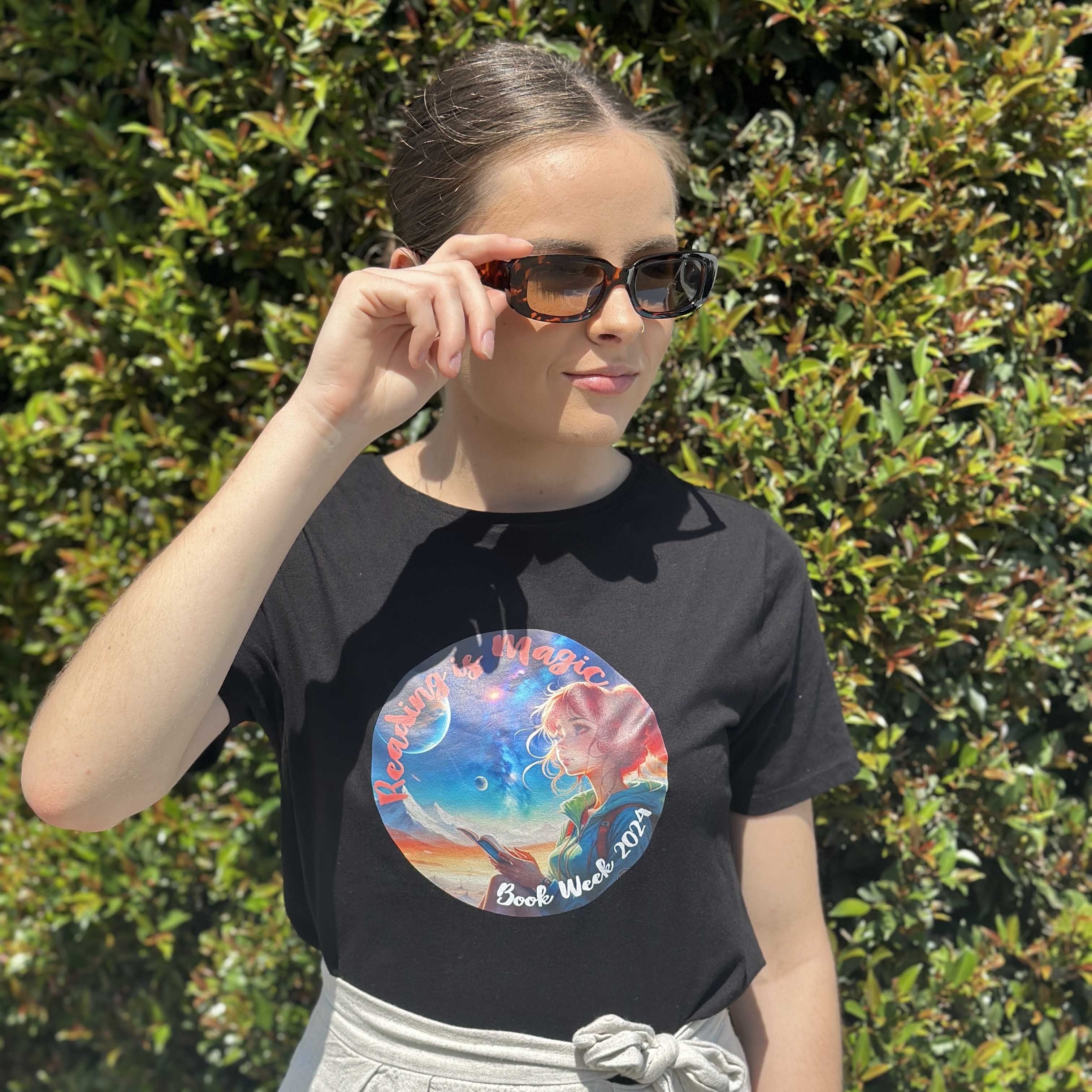 Reading is Magic T-Shirt Senior D1 (Graphic Circle)