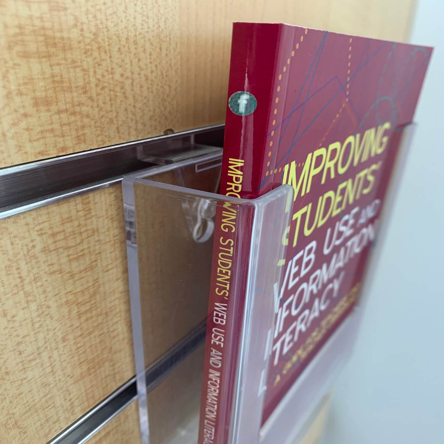 Bay End Display Small (slatwall clips)